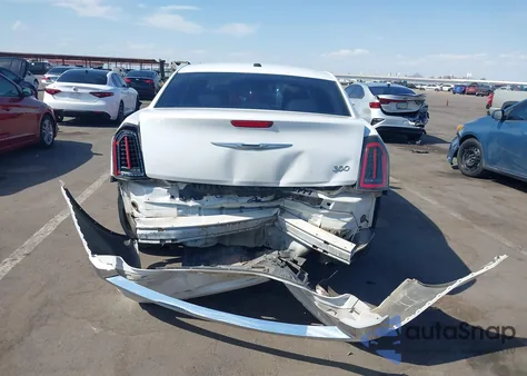 2013 Chrysler 300 Motown z USA, uszkodzony, nr VIN 2C3CCAAG2DH528909